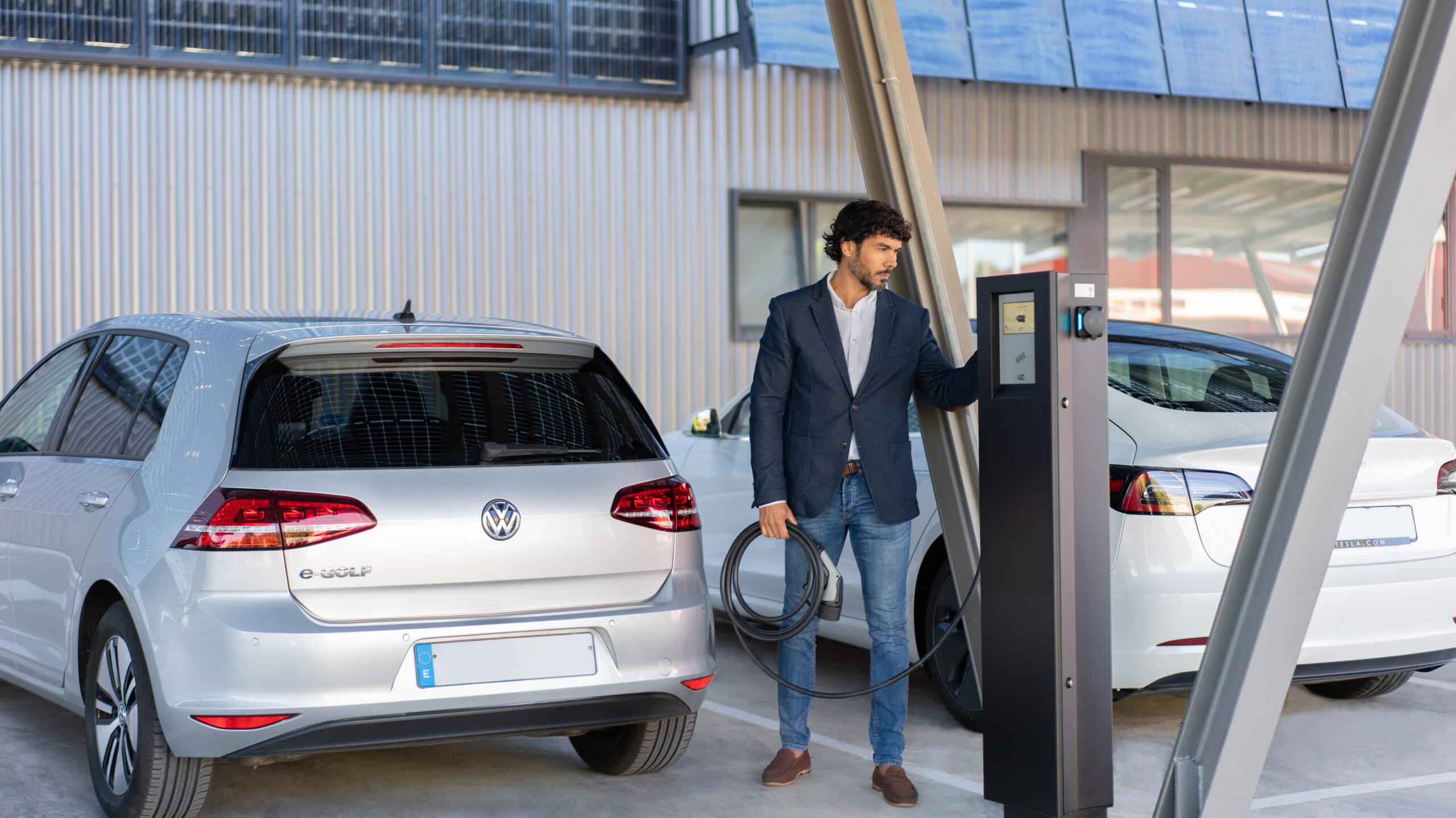pole pro-ecogreenmobility-milano-stazione ricarica